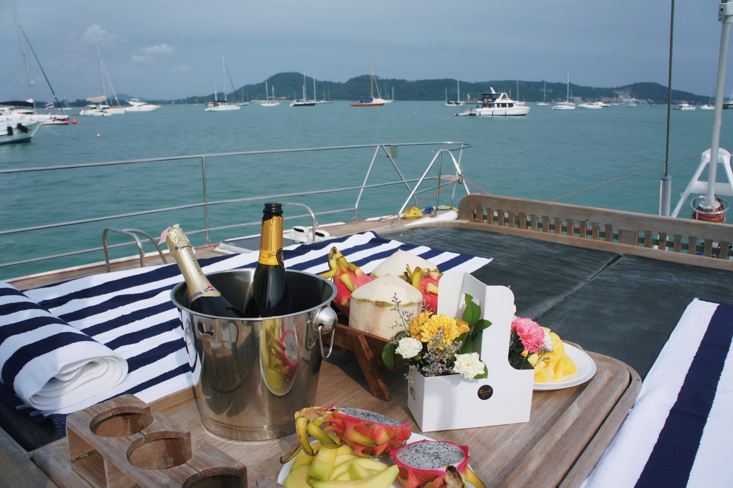 Fruits and drinks PRIVILEGE 51 катамаран